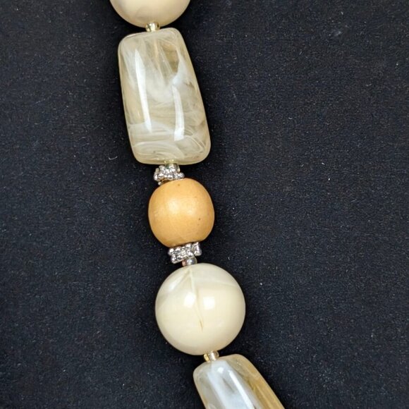 Vintage Lucite & Wood Beaded Necklace - Picture 3 of 8